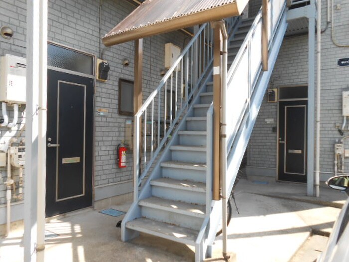 物件外観写真4　(エントランス部分)