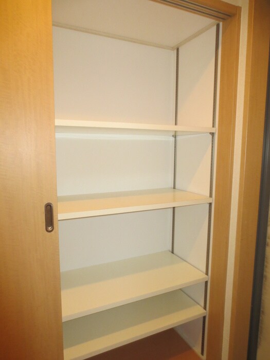 物件内観写真12　(収納)