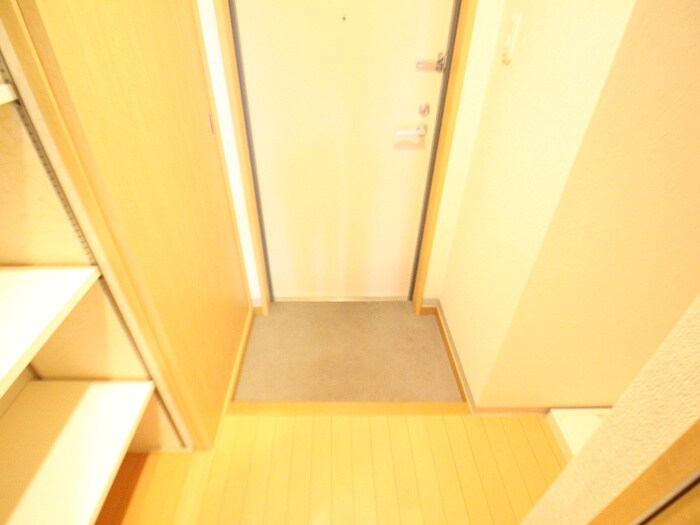 物件内観写真13　(玄関)