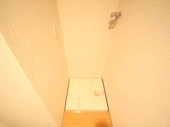 物件内観写真16　(洗濯機置場)