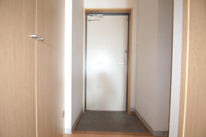 物件内観写真16　(玄関)