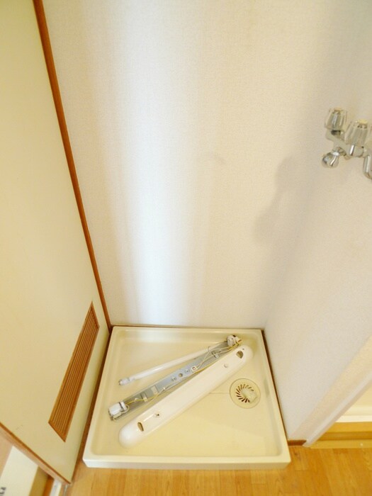 物件内観写真11　(洗濯機置場)