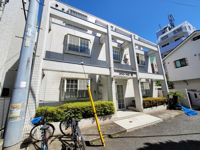 ホワイトハウス優のエントランス部分