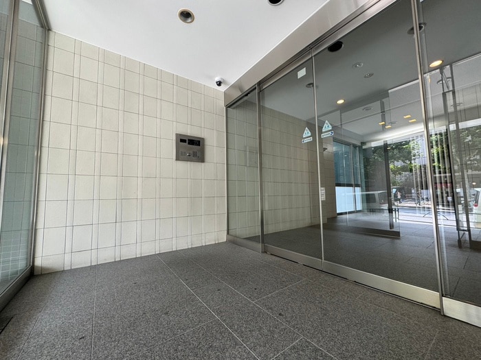 物件外観写真5　(エントランス部分)