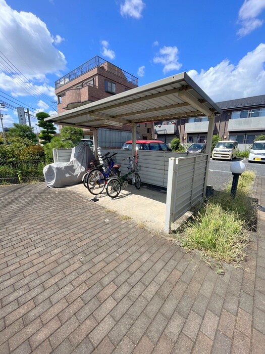 物件外観写真3　(駐輪場)