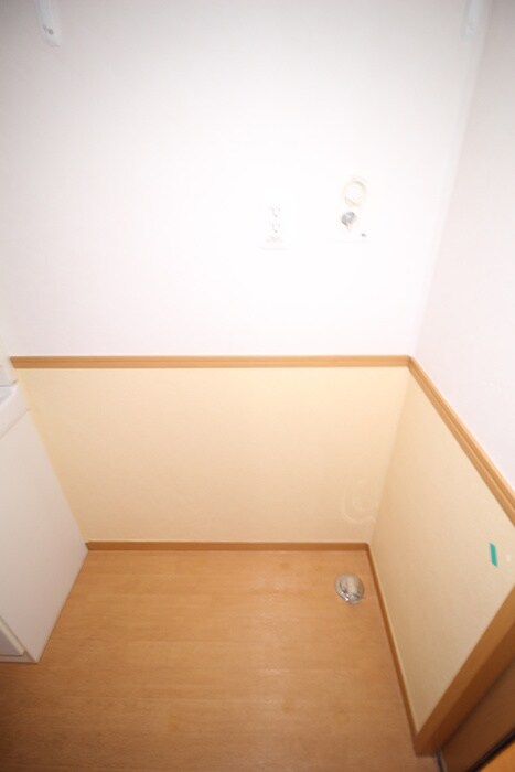 物件内観写真15　(洗濯機置場)