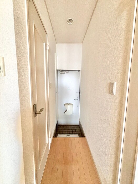 物件内観写真18　(玄関)