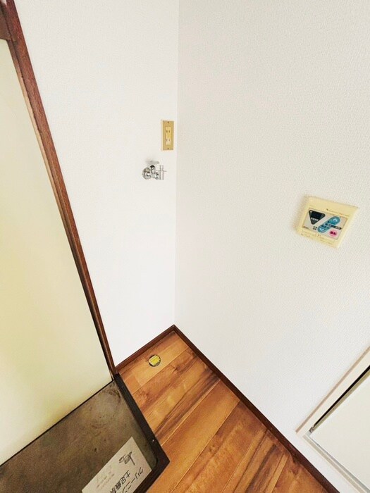 物件内観写真12　(洗濯機置場)