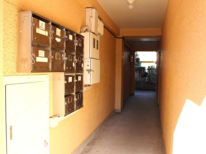 物件外観写真3　(エントランス部分)