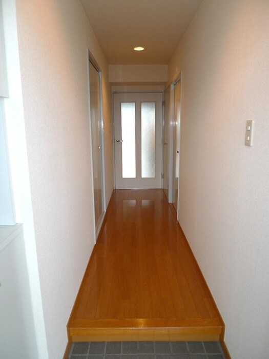 物件内観写真12　(玄関)
