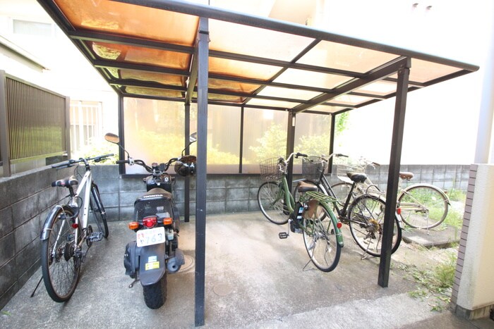 物件外観写真4　(駐輪場)