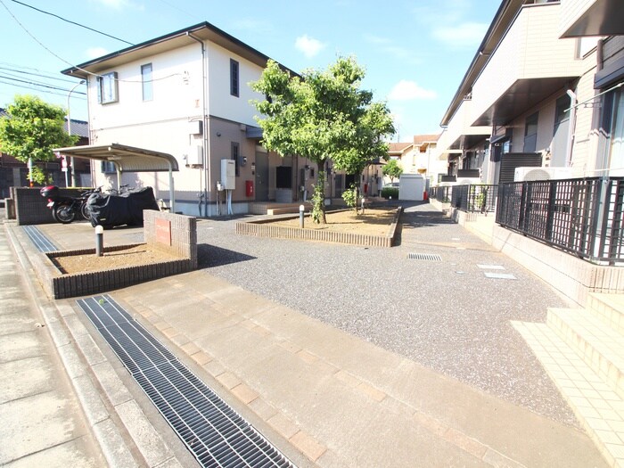 物件外観写真2　(エントランス部分)