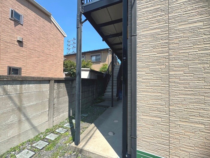 物件外観写真3　(エントランス部分)