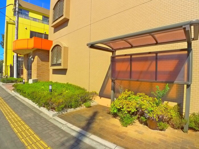 物件外観写真3　(エントランス部分)