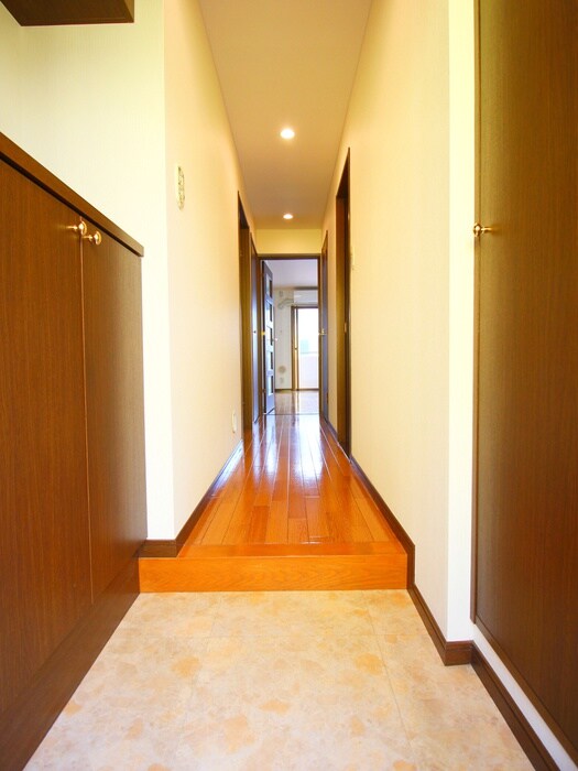 物件内観写真12　(玄関)