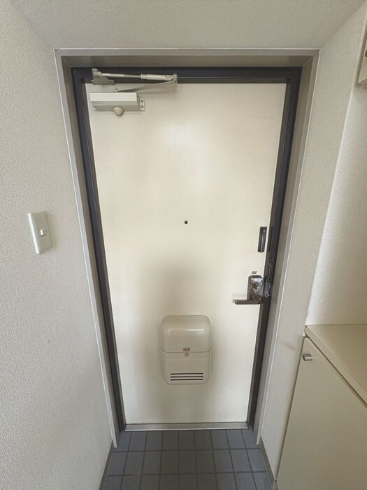 物件内観写真16　(玄関)