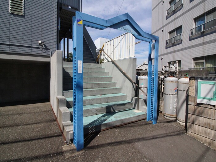 物件外観写真3　(エントランス部分)