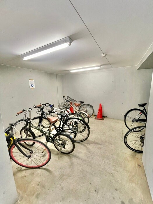 物件外観写真5　(駐輪場)