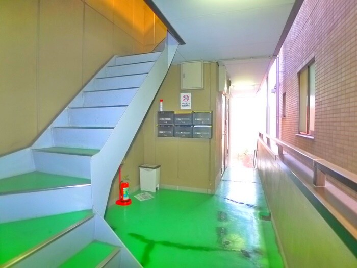 物件外観写真5　(エントランス部分)