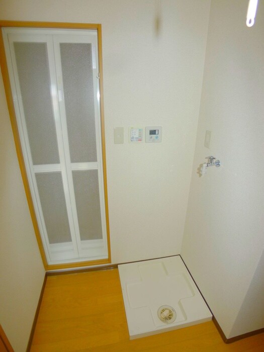 物件内観写真14　(洗濯機置場)