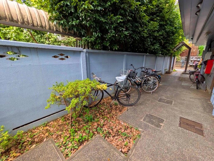 物件外観写真5　(駐輪場)
