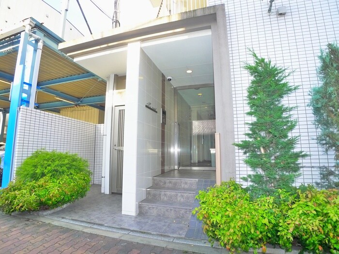 物件外観写真3　(エントランス部分)