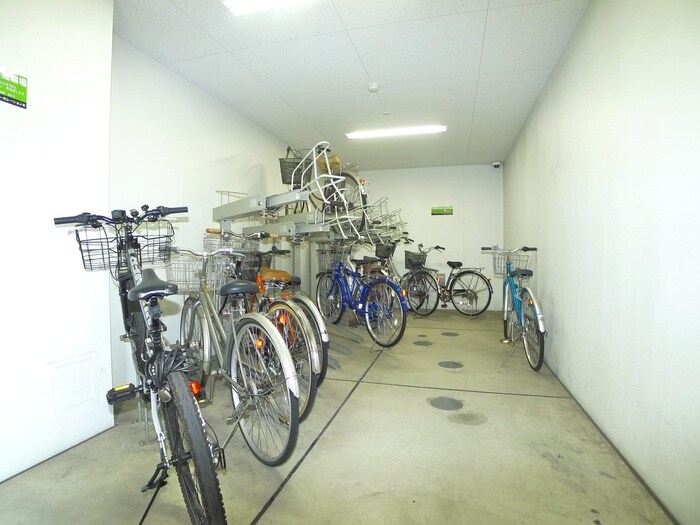 物件外観写真5　(駐輪場)