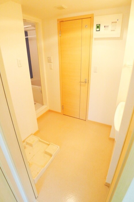 物件内観写真10　(洗濯機置場)