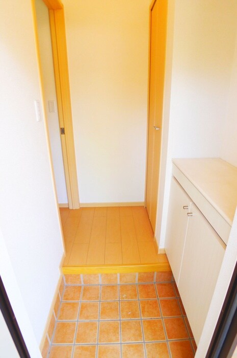 物件内観写真12　(玄関)