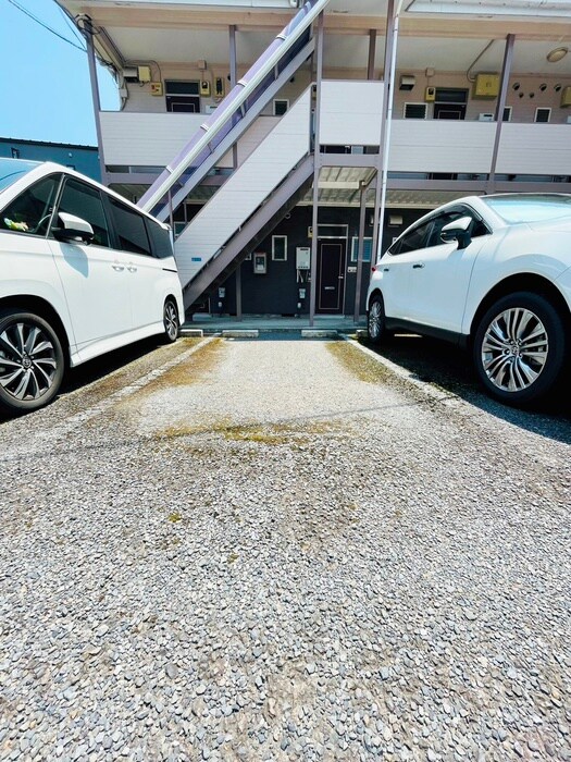 物件外観写真4　(駐車場)