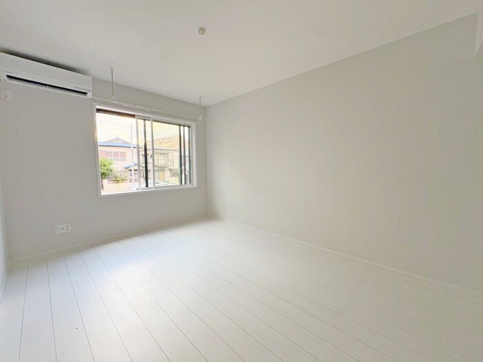 物件内観写真7　(室内からの展望)