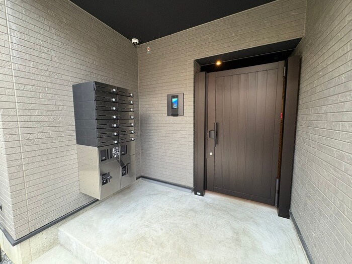 物件外観写真4　(エントランス部分)