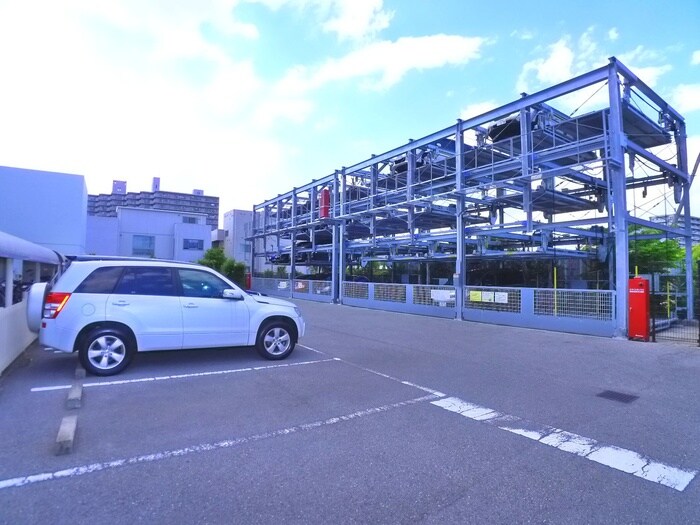 物件外観写真5　(駐車場)