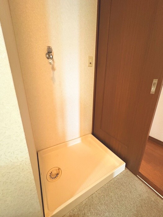 物件内観写真12　(洗濯機置場)