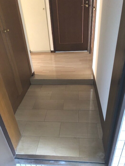 物件内観写真7　(玄関)