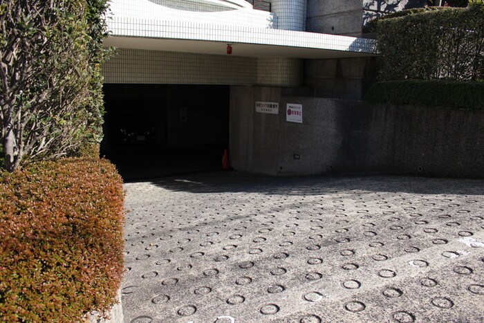 物件外観写真5　(駐車場)