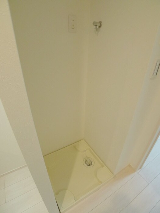 物件内観写真14　(洗濯機置場)