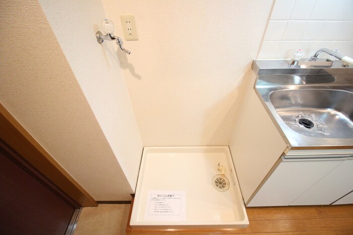 物件内観写真12　(洗濯機置場)