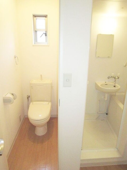 物件内観写真8　(トイレ)