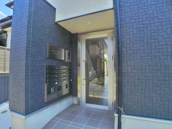 物件外観写真2　(エントランス部分)