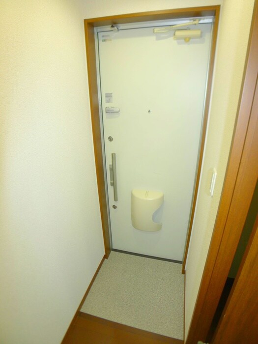 物件内観写真16　(玄関)