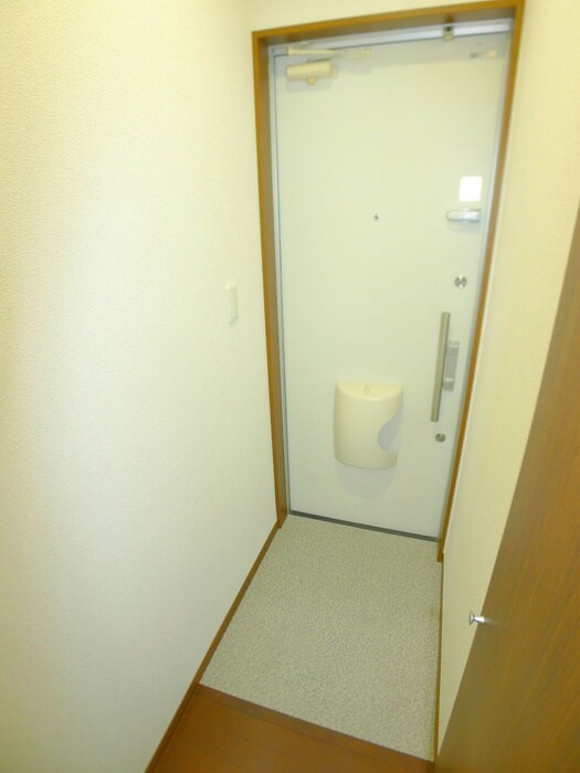 物件内観写真16　(玄関)