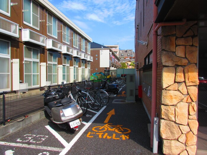 物件外観写真4　(駐輪場)