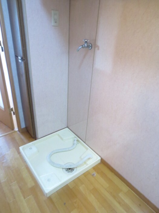 物件内観写真11　(洗濯機置場)