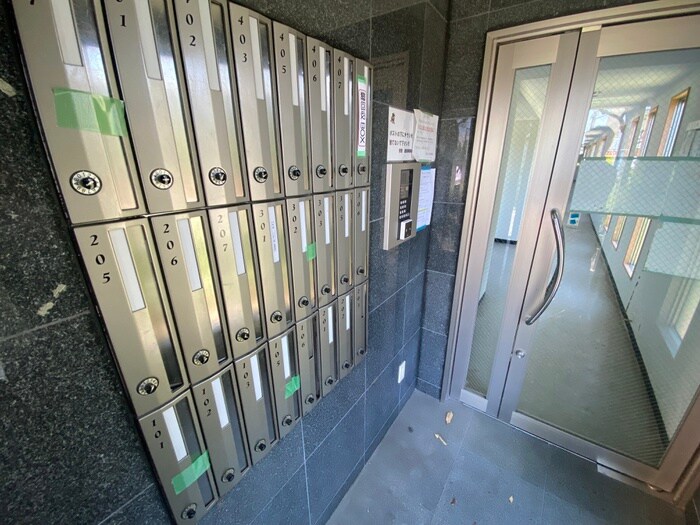 物件外観写真3　(エントランス部分)