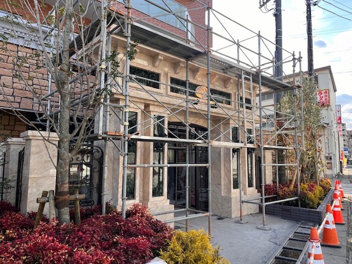 物件外観写真5　(エントランス部分)