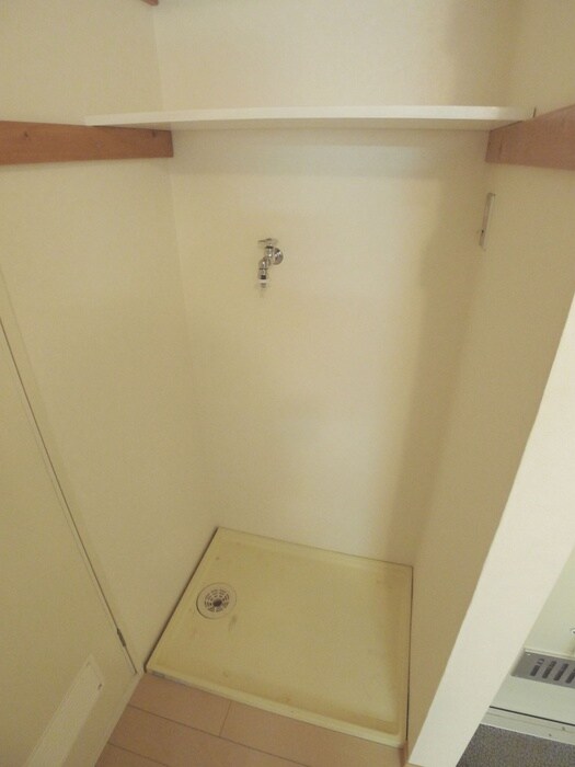 物件内観写真11　(洗濯機置場)