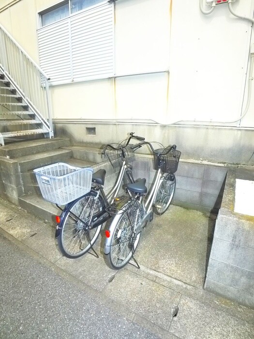 物件外観写真5　(駐輪場)