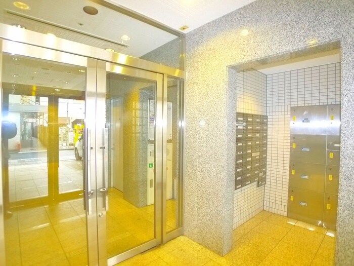 物件外観写真5　(エントランス部分)