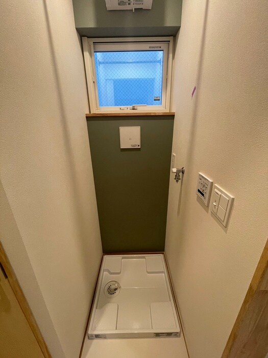 物件内観写真8　(洗濯機置場)